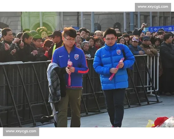 川超星光寄哀思：球迷亮灯送别小球迷林子金