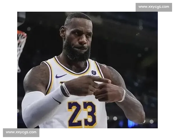 40 岁詹姆斯冒雨挥杆不停歇 上海 王冠 致意燃爆球迷 40 岁詹姆斯冒雨挥杆不停歇 上海 王冠 致意燃爆球迷