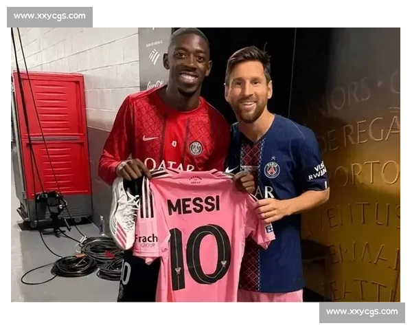 温情重逢！梅西通道内拥抱恩里克 巴黎老友跨越胜负的足坛情谊